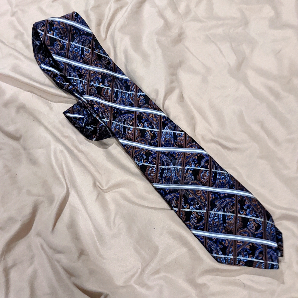 Brow, black, blue paisley Pronto Uomo tie